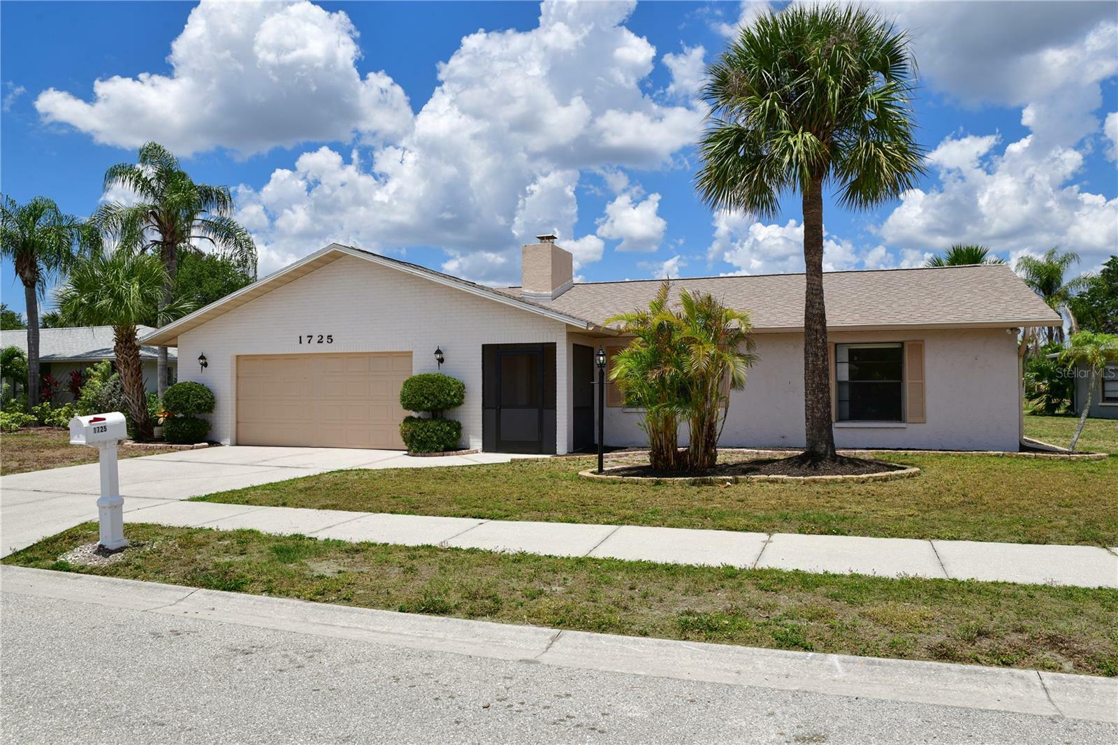 Property Photo:  1725 Country Meadows Drive  FL 34235 