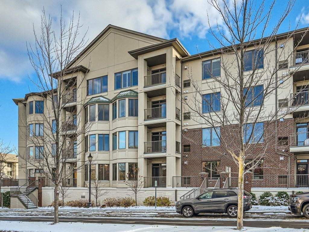 Property Photo: 5275 Grandview Square 3405 MN 55436