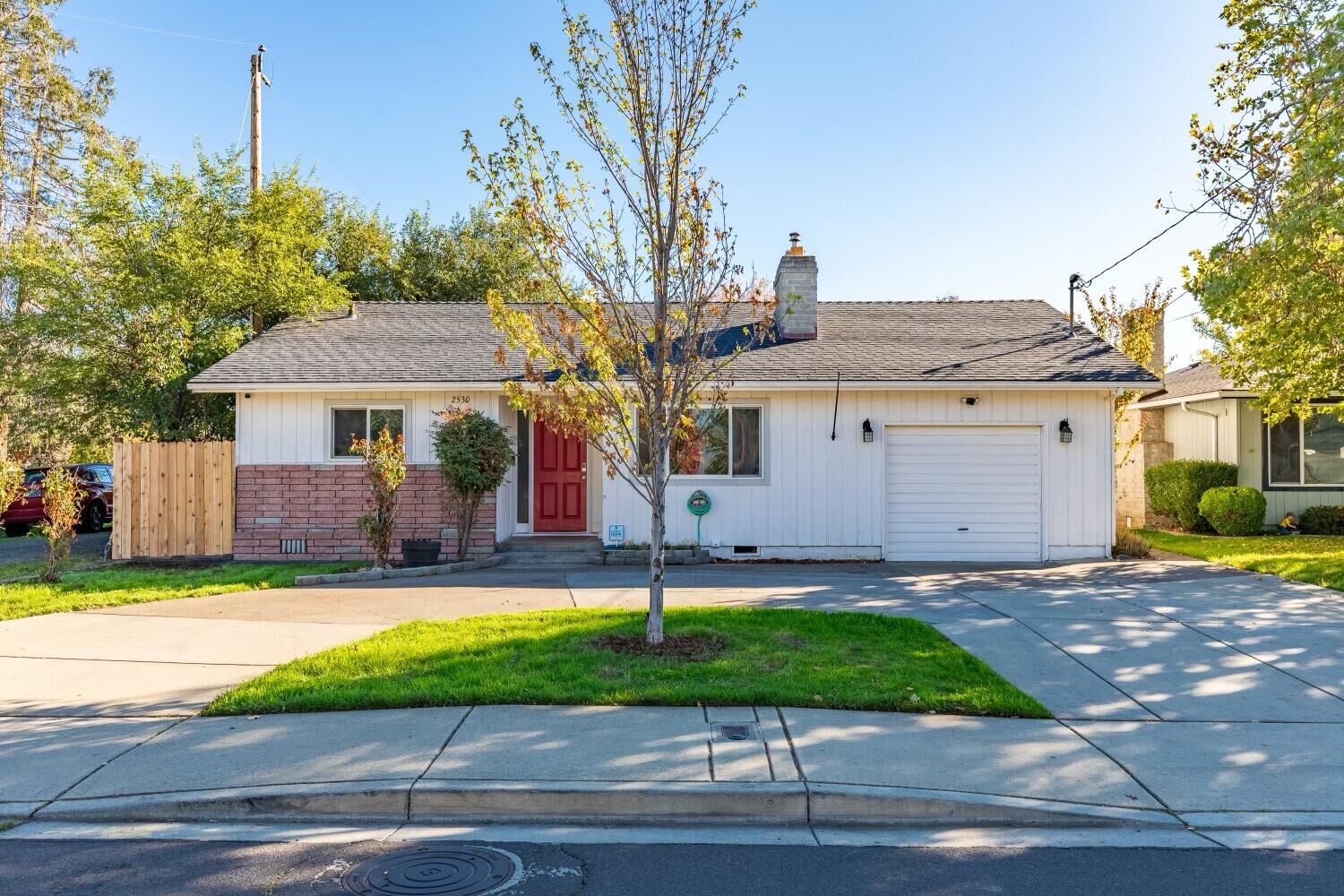 Property Photo: 2530 Howard Avenue OR 97501