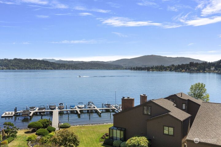 Property Photo:  3110 W Lake Sammamish Parkway SE 26  WA 98008 