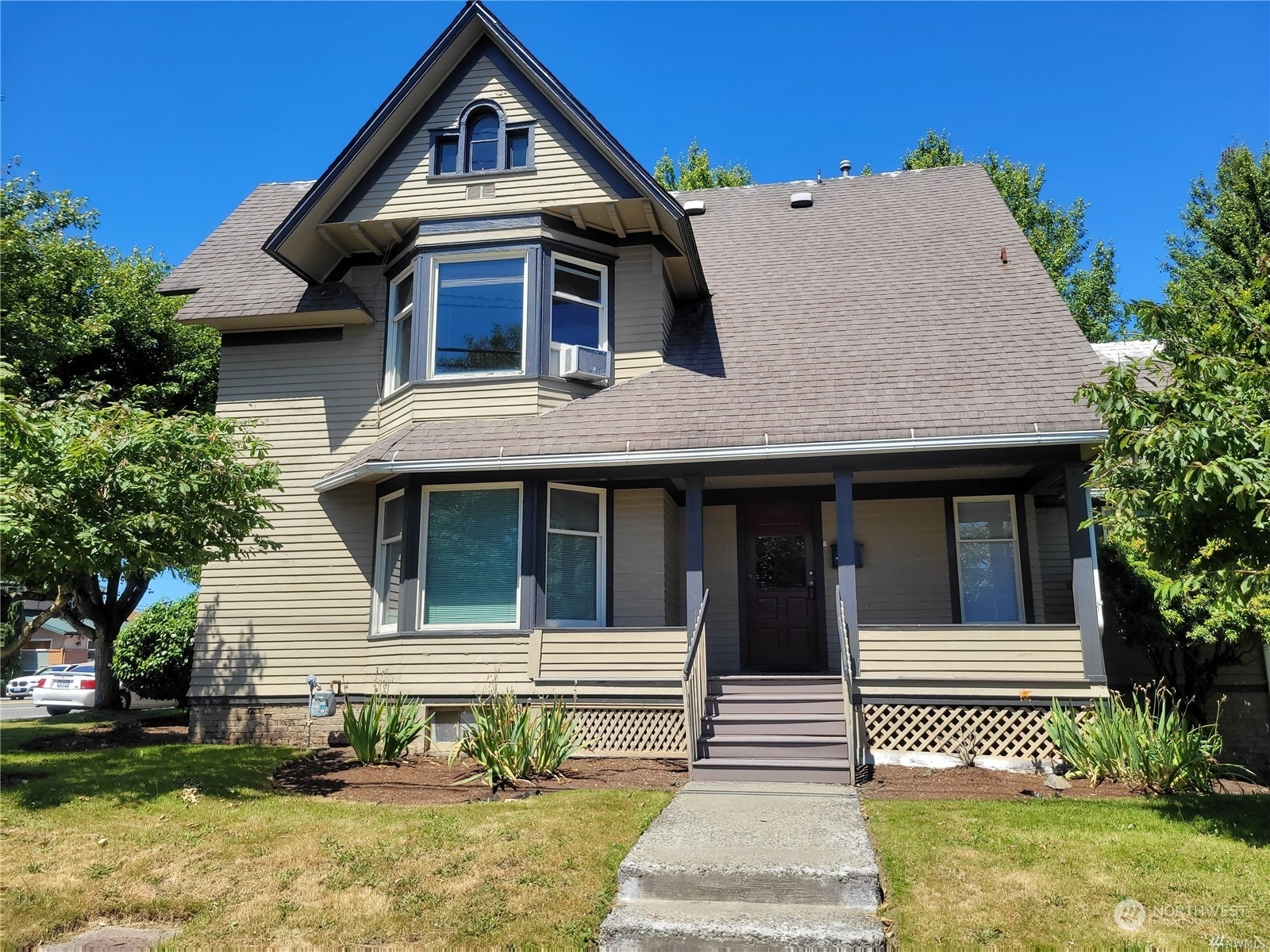 Property Photo:  3631 Colby Avenue  WA 98201 