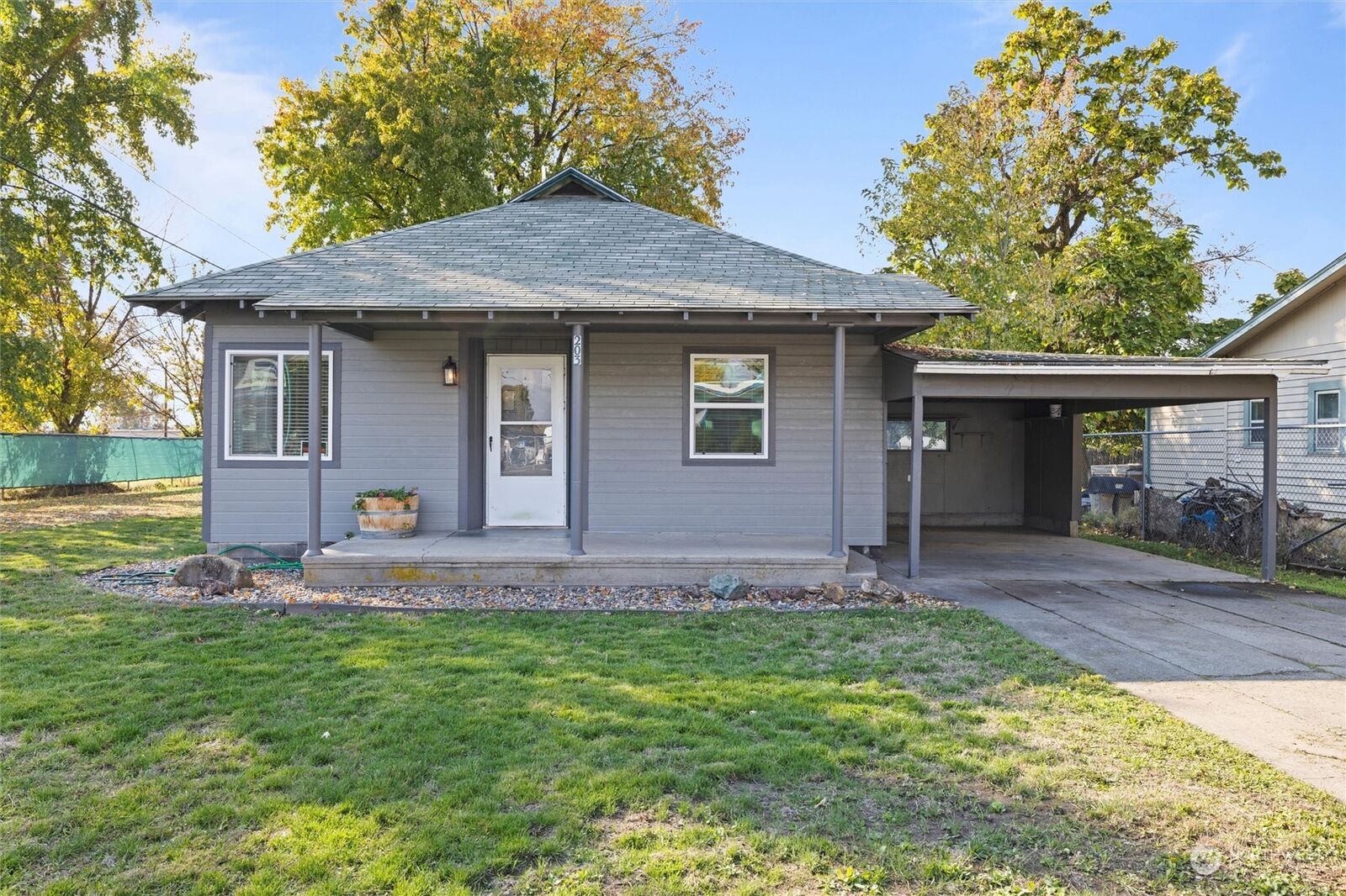 Property Photo:  203 Avery Street  WA 99362 