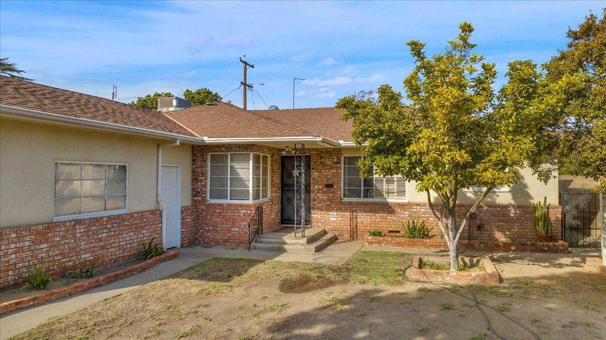 Property Photo:  3453 E Ashlan Avenue  CA 93726 