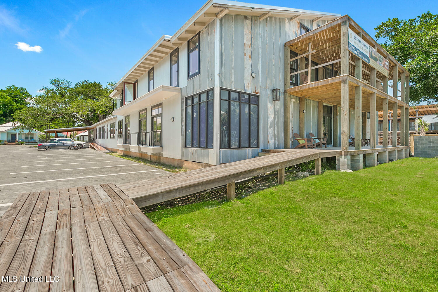 Property Photo:  301 S Toulme Street  MS 39520 