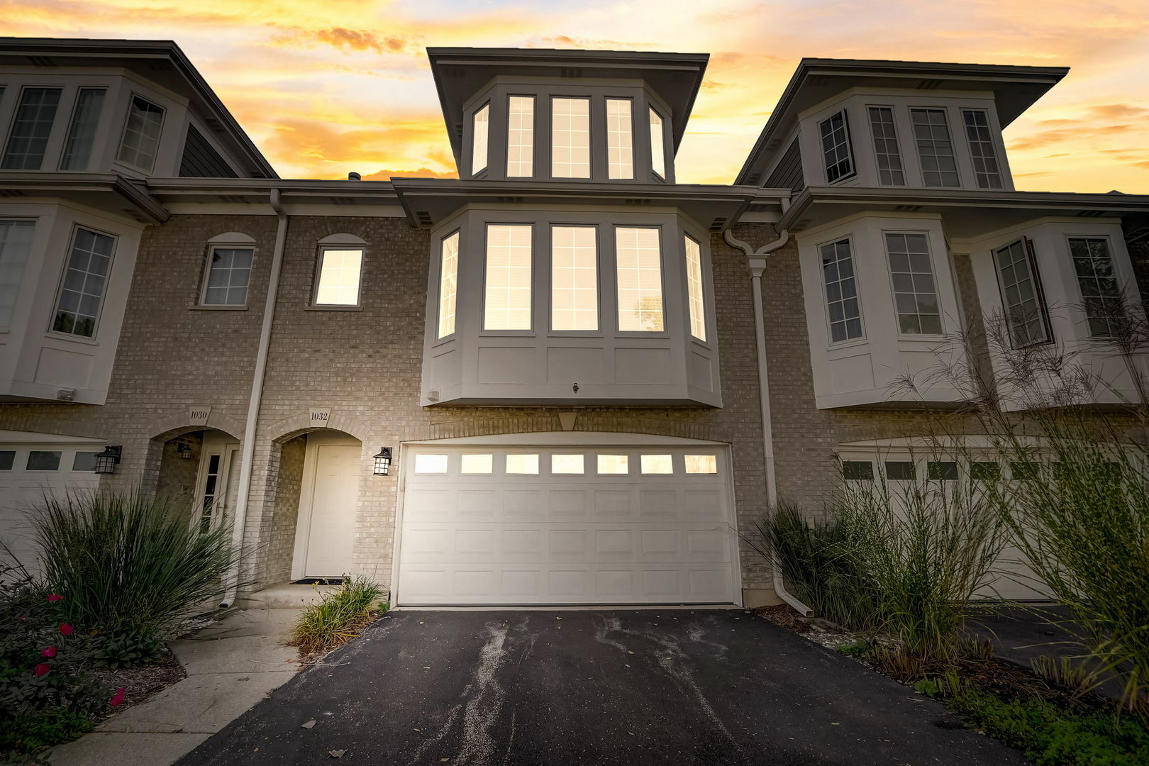 Property Photo: 1032 N Glenview Court 1032 IL 60067