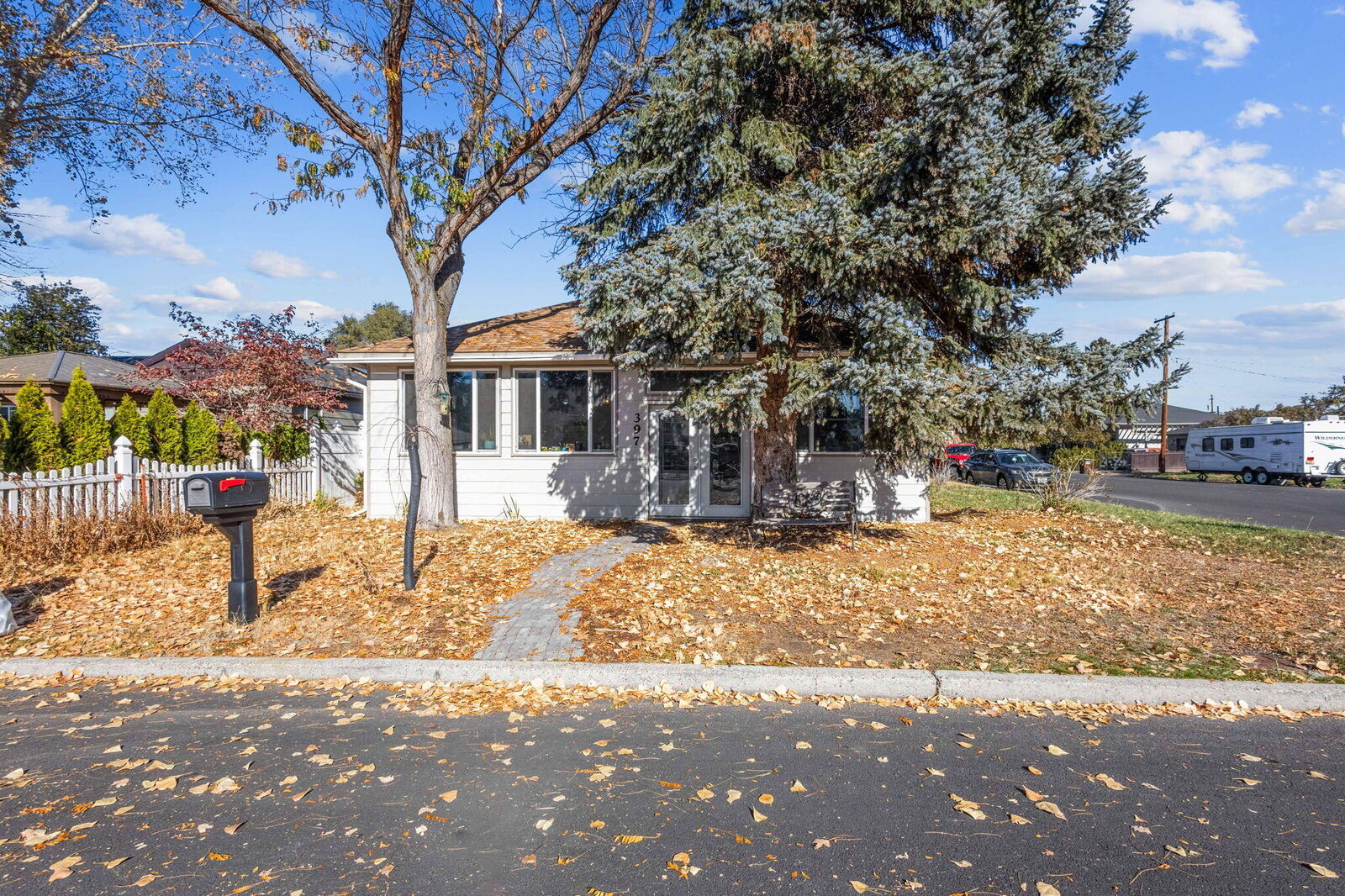 Property Photo:  397 SE 2nd Street  OR 97754 