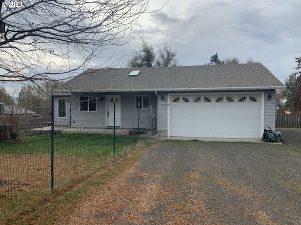 Property Photo:  608 N Mill St  WA 98620 