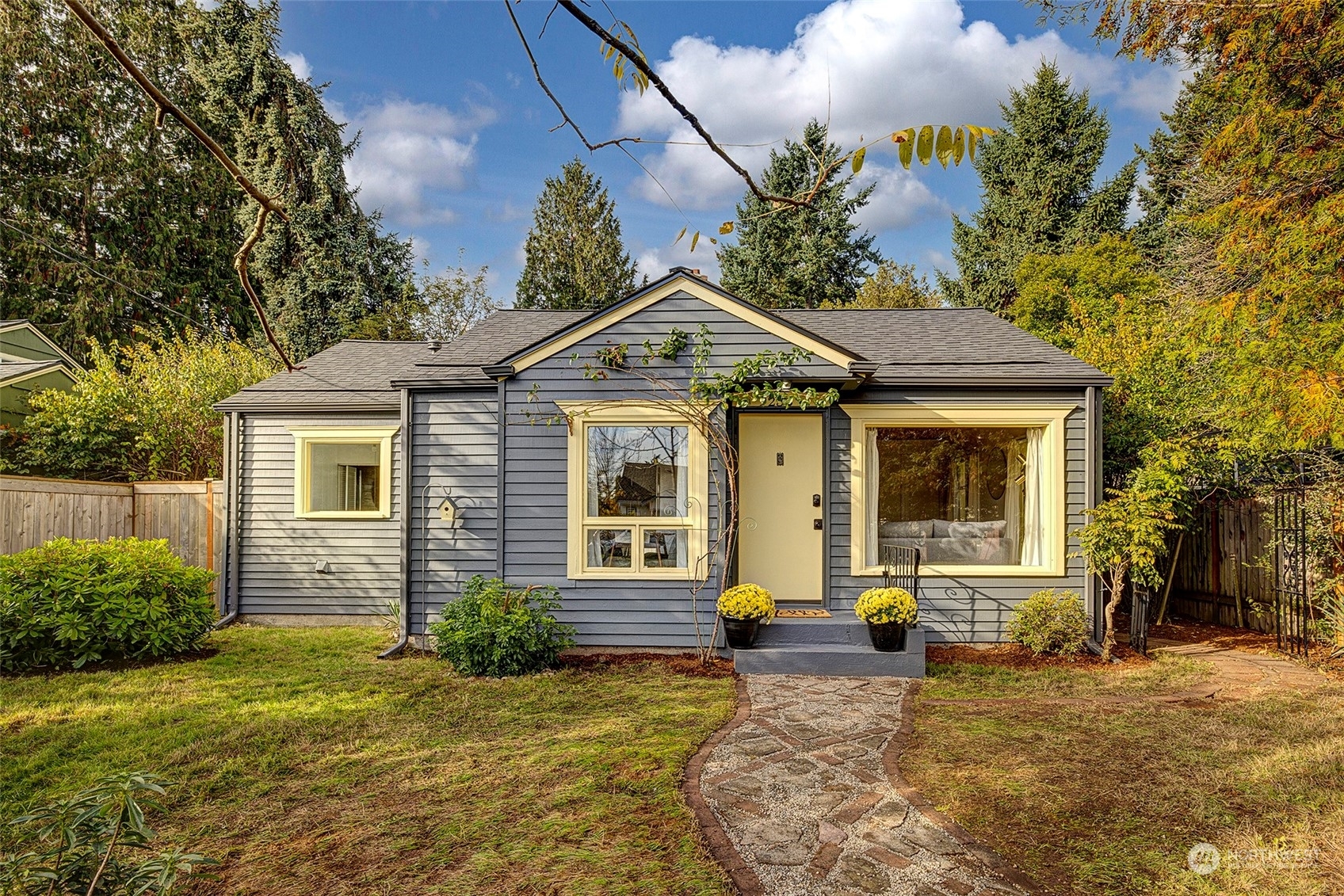 Property Photo:  9233 Dayton Avenue N  WA 98103 