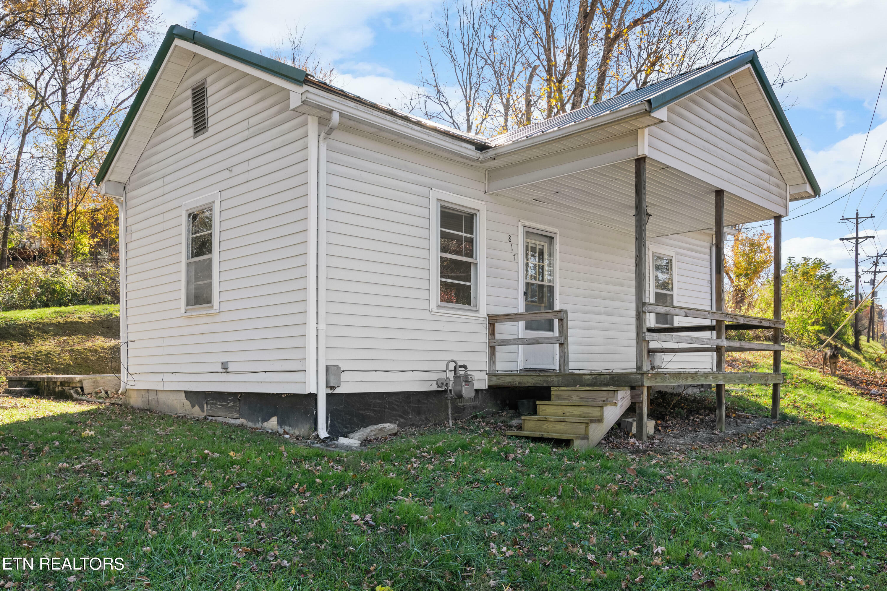 Property Photo:  817 Main St  TN 37757 