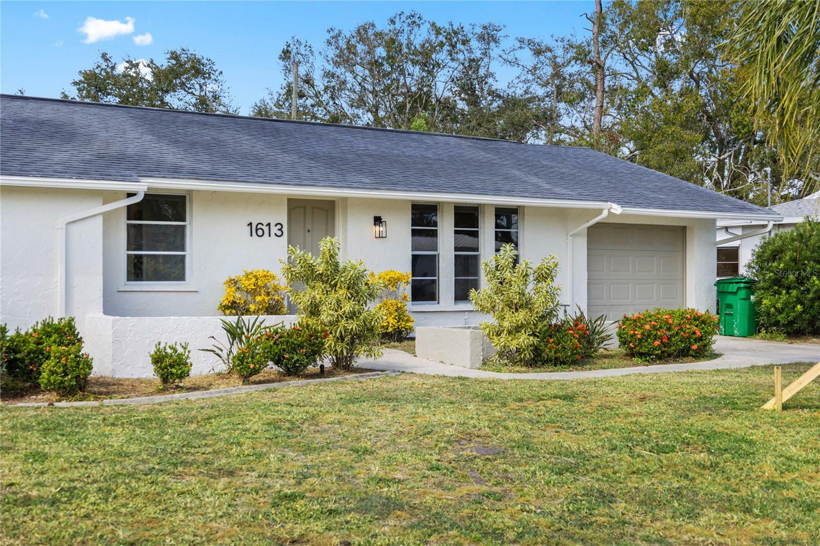 Property Photo: 1613 Abscott Street FL 33952