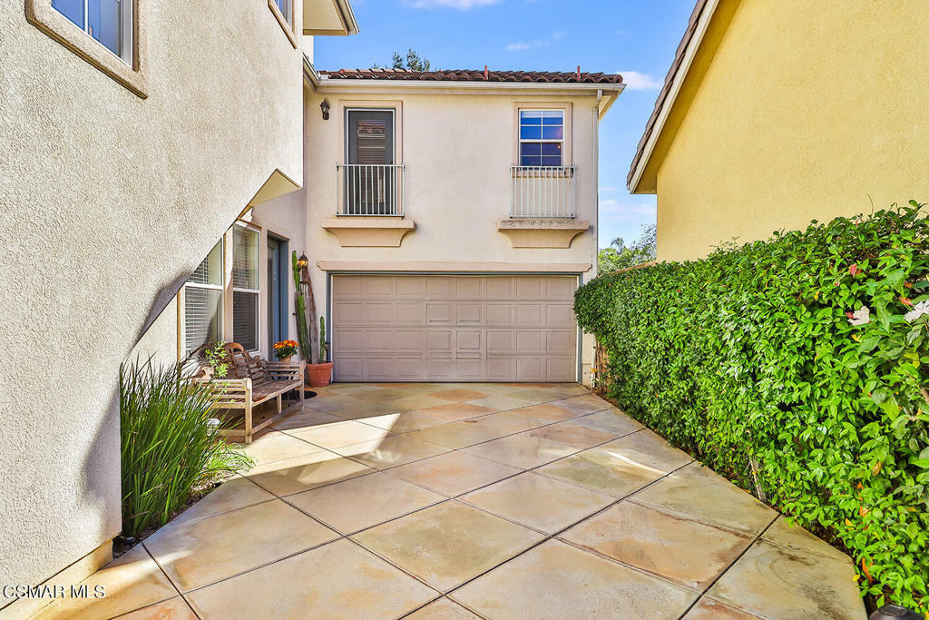 Property Photo:  542 Arbor Court  CA 93065 