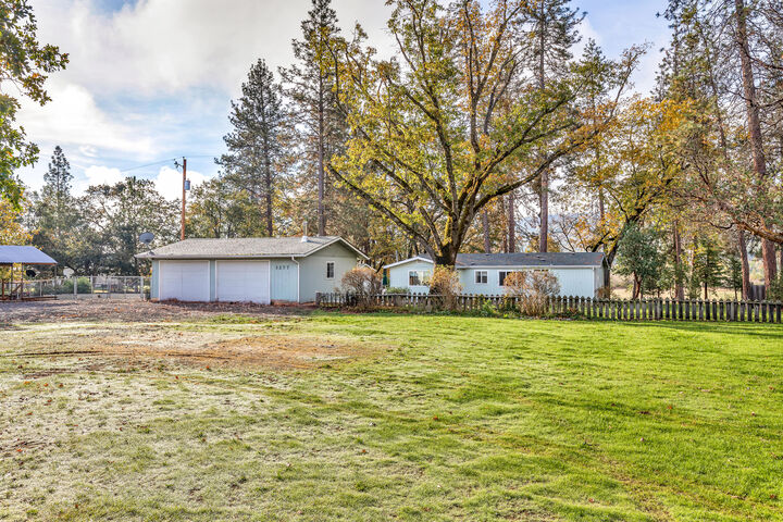 3277 McMartin Lane  Central Point OR 97502 photo