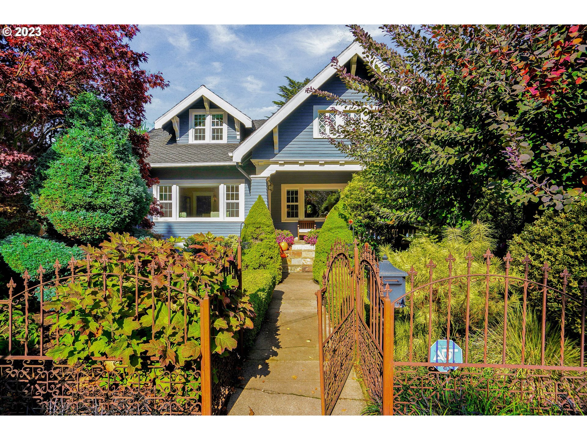 Property Photo:  810 N Water St  OR 97381 