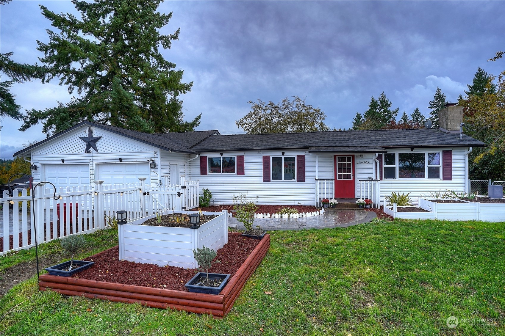 Property Photo: 6905 Vickery Ave E WA 98443
