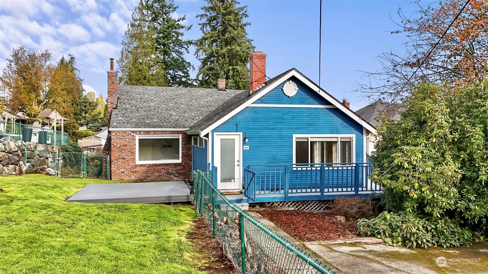 Property Photo: 1019 Edwards Avenue WA 98201