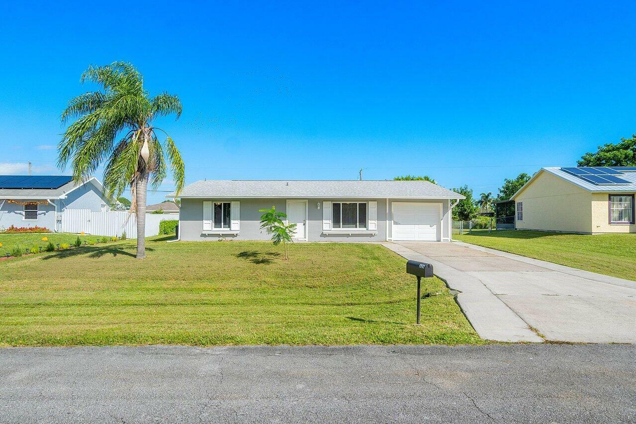 Property Photo:  325 NW Fairfax Avenue  FL 34983 