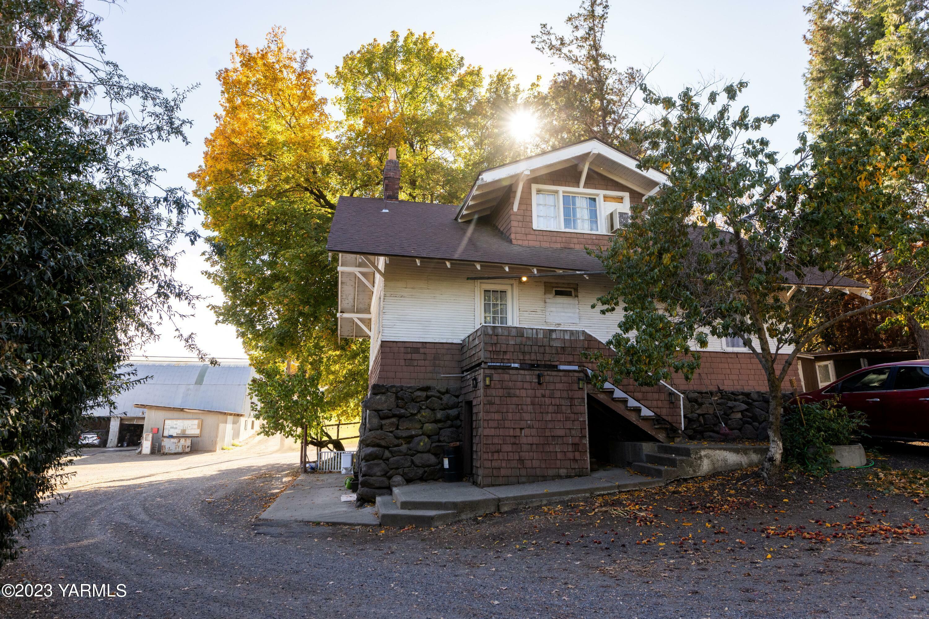 Property Photo:  203 Painted Rocks Dr  WA 98908 