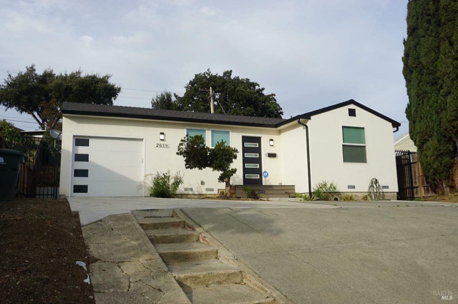 Property Photo:  2618 Redwood Street  CA 94590 