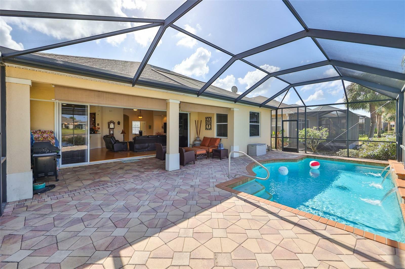 Property Photo:  1047 Emerald Dunes Drive  FL 33573 