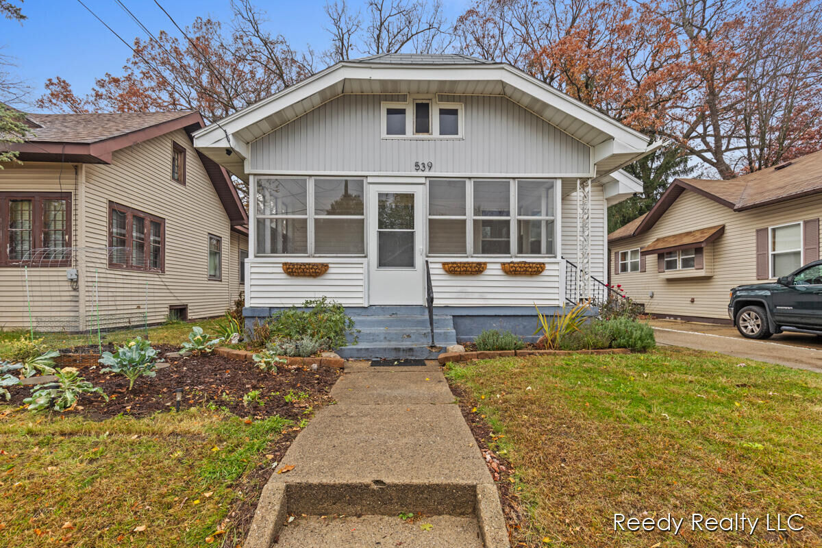 Property Photo:  539 Griggs Street SE  MI 49507 