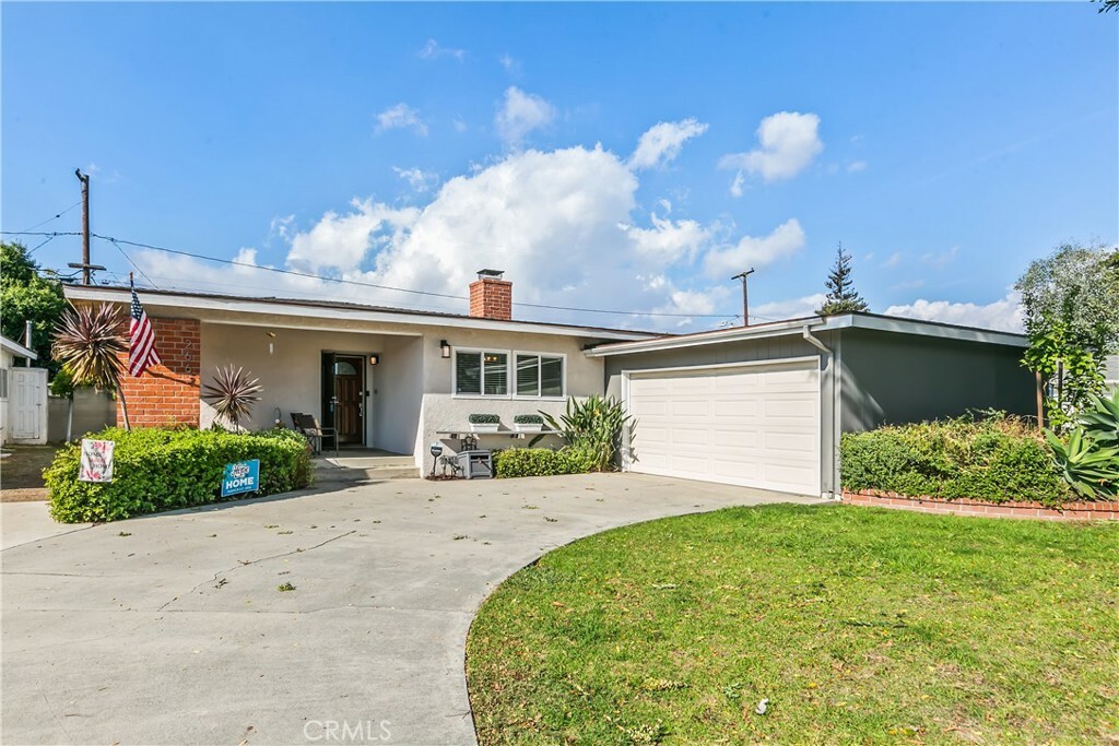 Property Photo: 2667 Radnor Avenue CA 90815