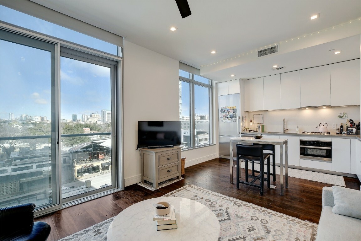 Property Photo:  501 West Avenue 706  TX 78701 