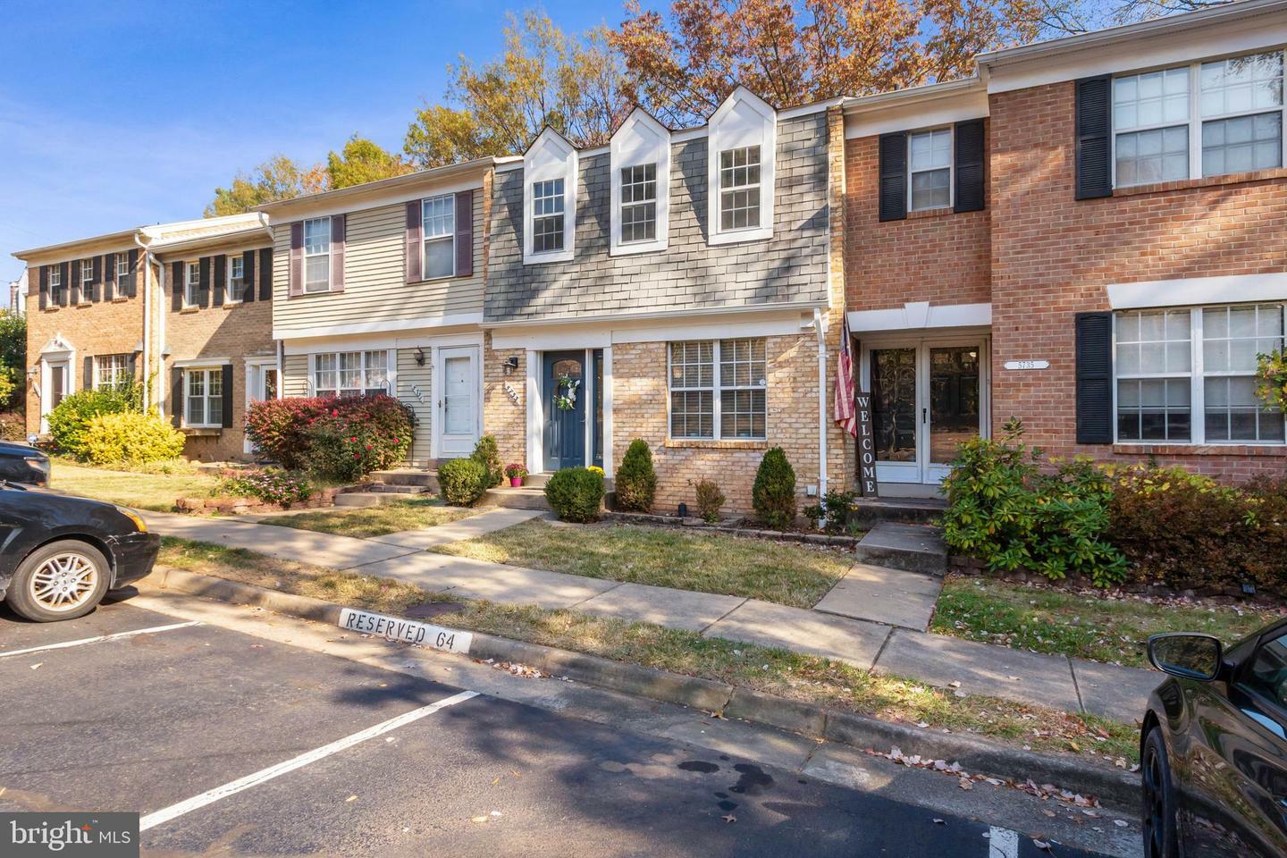 Property Photo: 5733 Lawsons Hill Court VA 22310