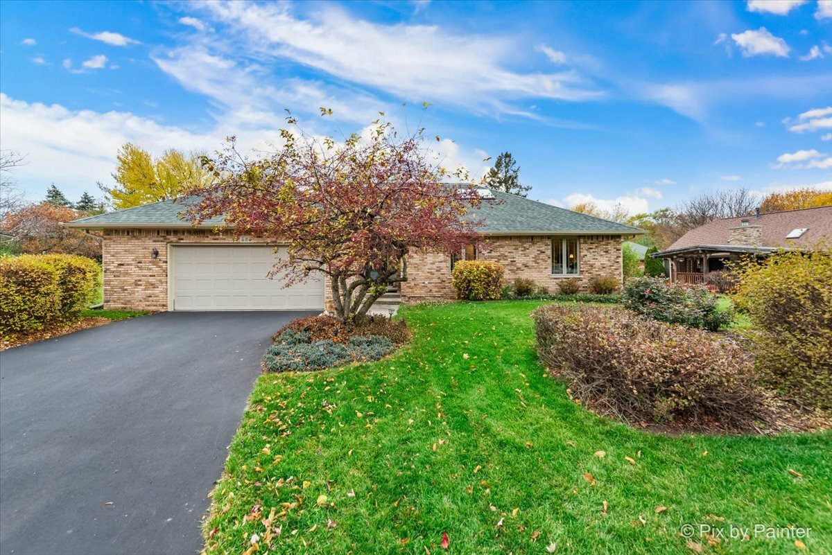 Property Photo: 484 Madison Court IL 60543