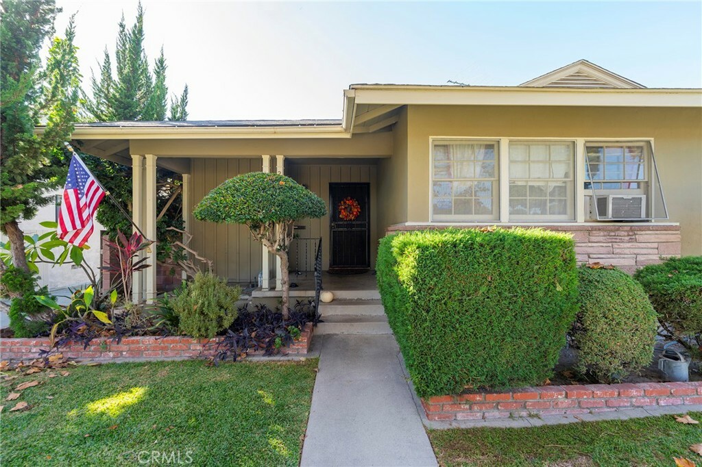 Property Photo:  2659 Nipomo Avenue  CA 90815 