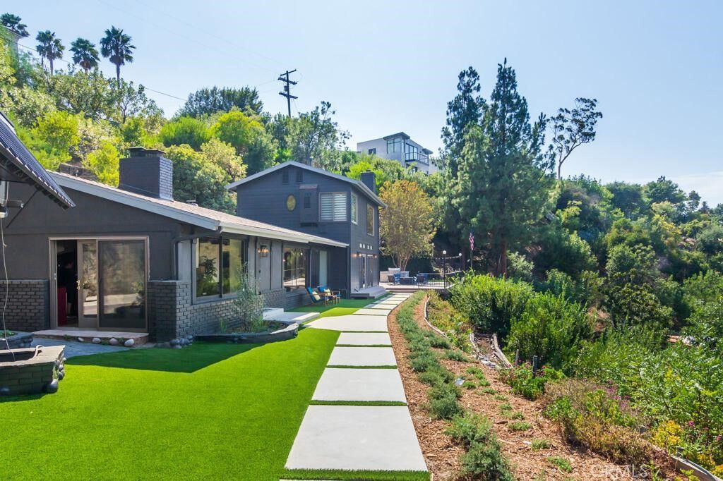 Property Photo:  3656 Sunswept Drive  CA 91604 