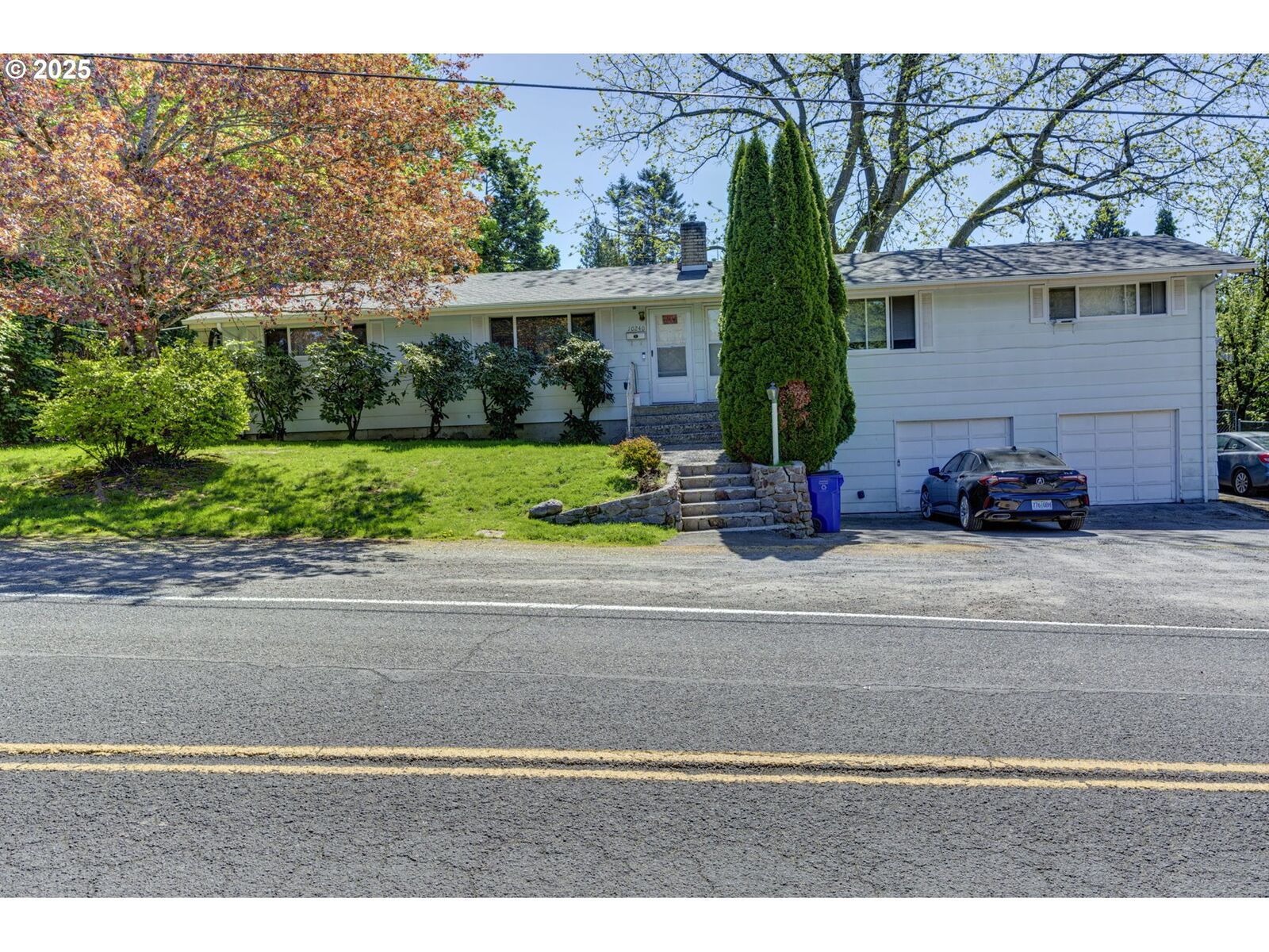 Property Photo:  10238 NE Morris Ct  OR 97220 