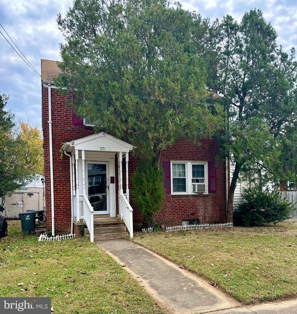 Property Photo:  701 N Greenbrier Street  VA 22205 