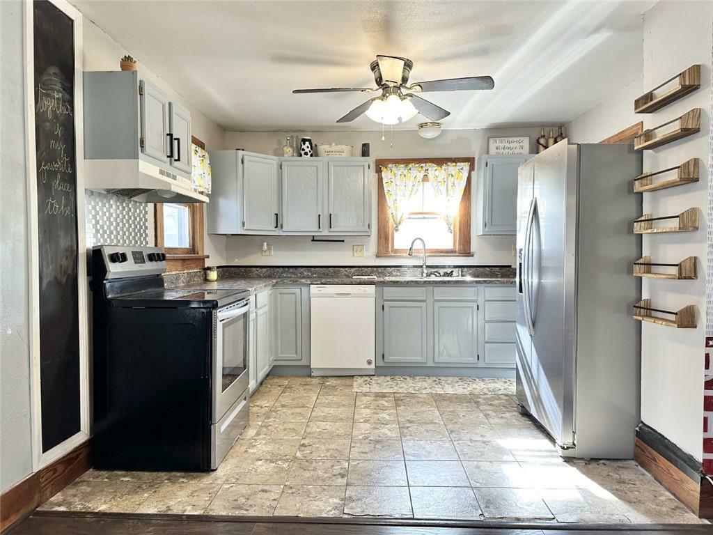 Property Photo: 1118 E 13th Street MO 64683