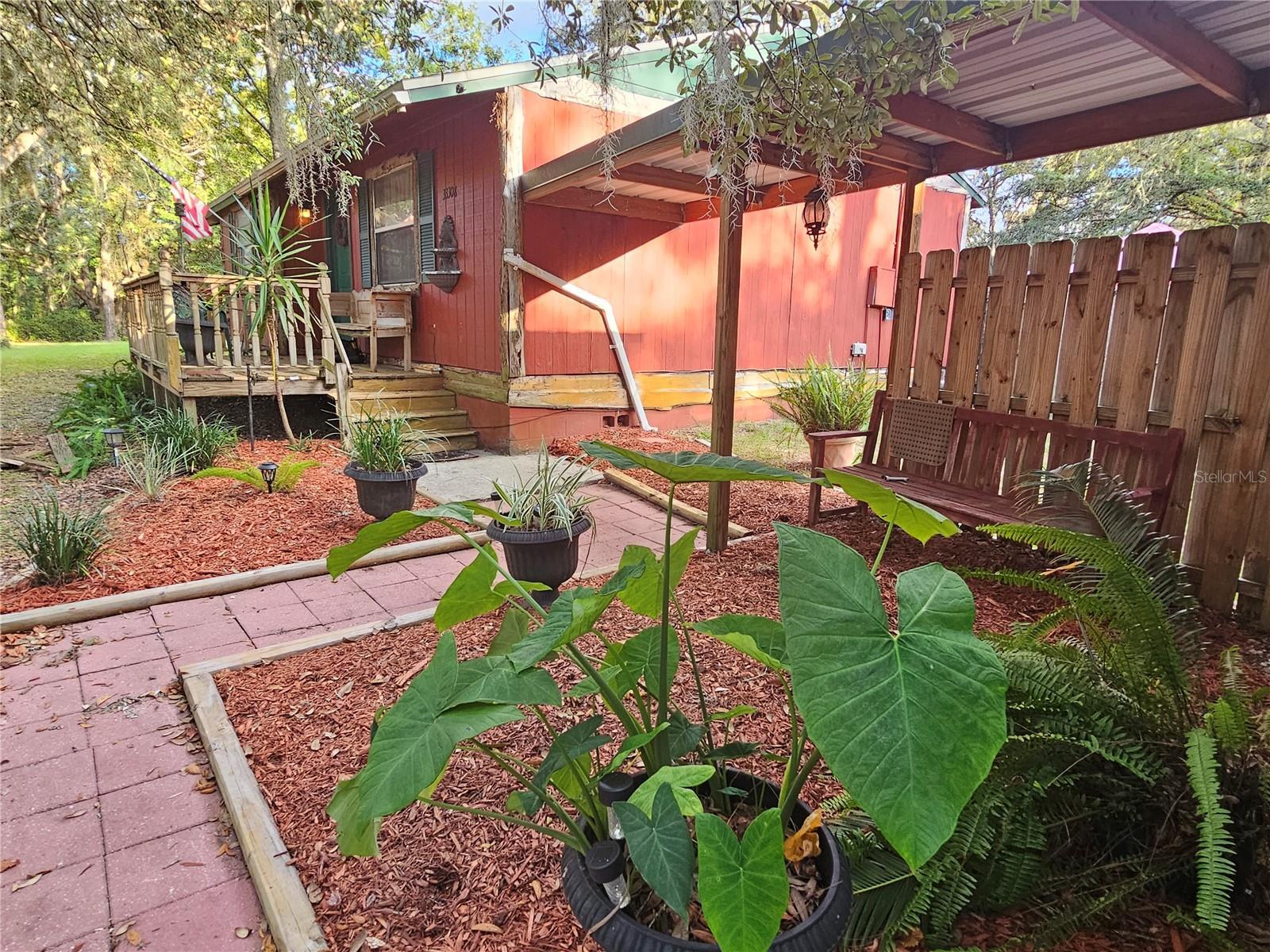 Property Photo: 33308 Pahl Place FL 33597