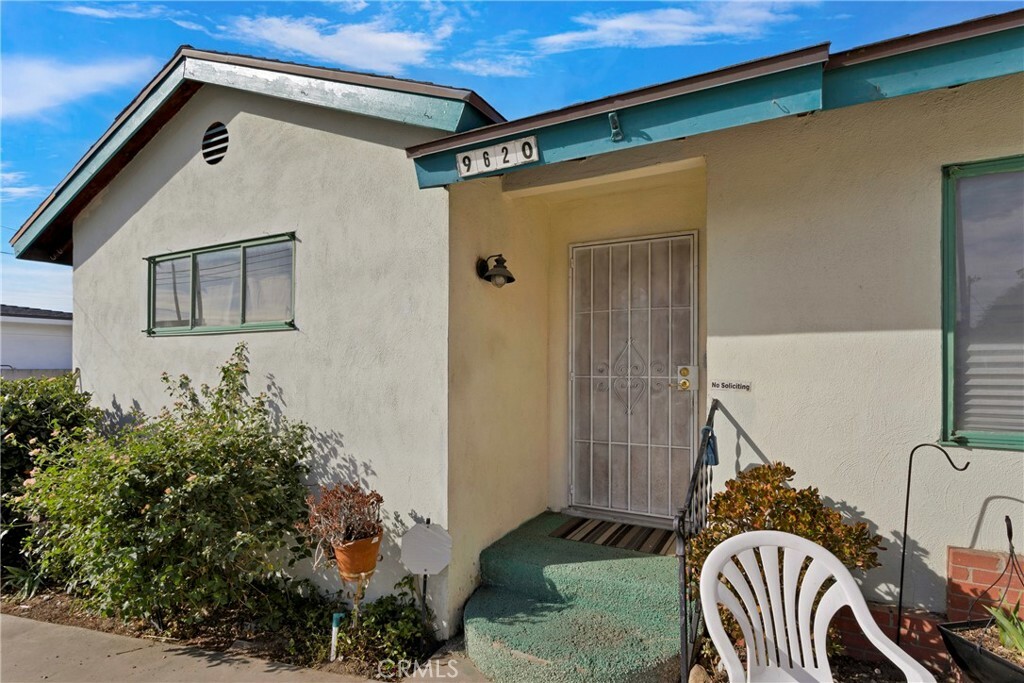 Property Photo:  9620 Tamarind Avenue  CA 92335 