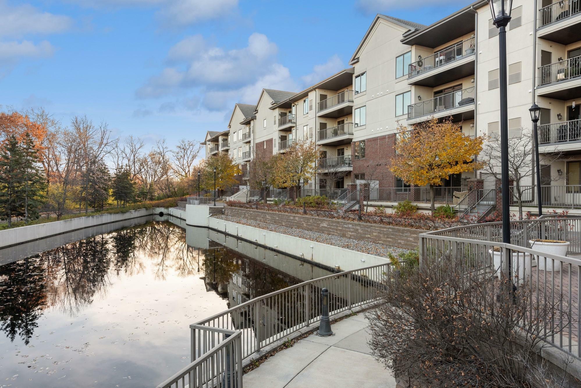 Property Photo:  5225 Grandview Square 405  MN 55436 