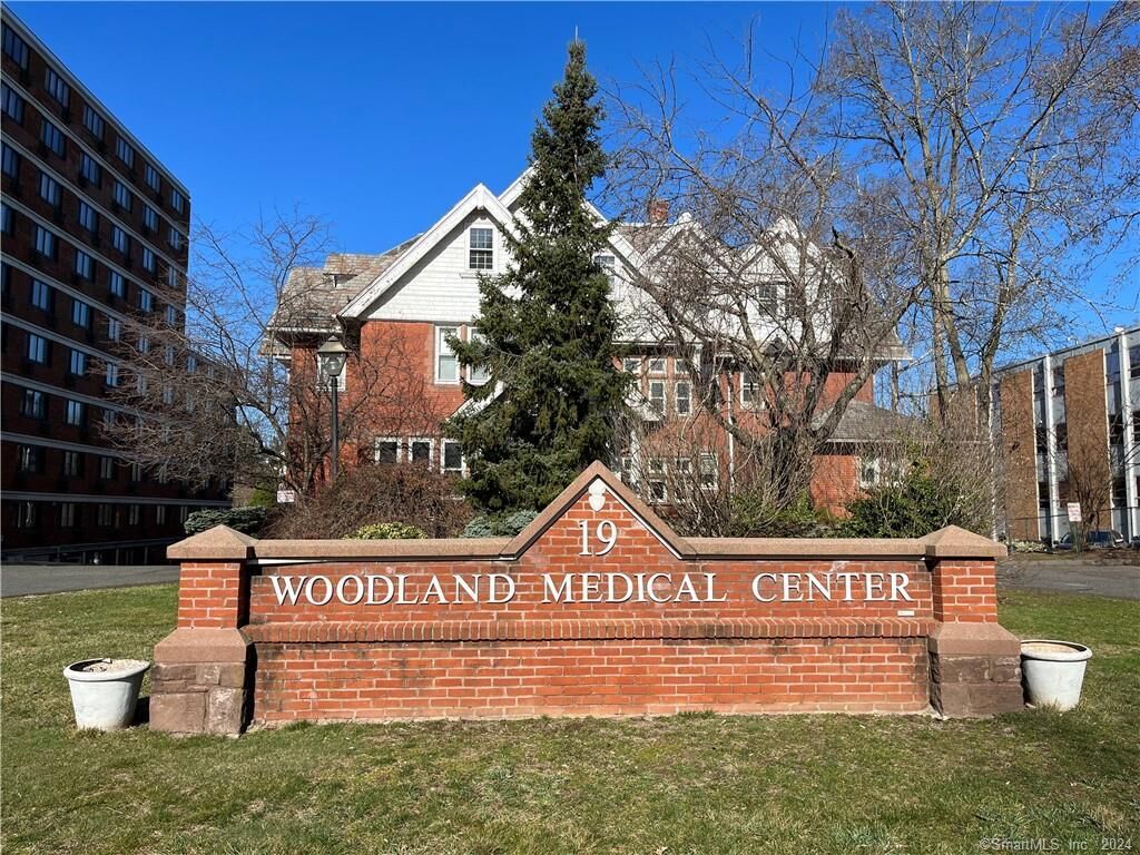 Property Photo:  19 Woodland Street 42  CT 06105 