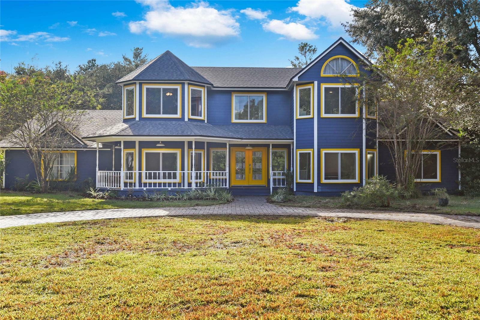 Property Photo: 612 Valley Stream Drive FL 32732