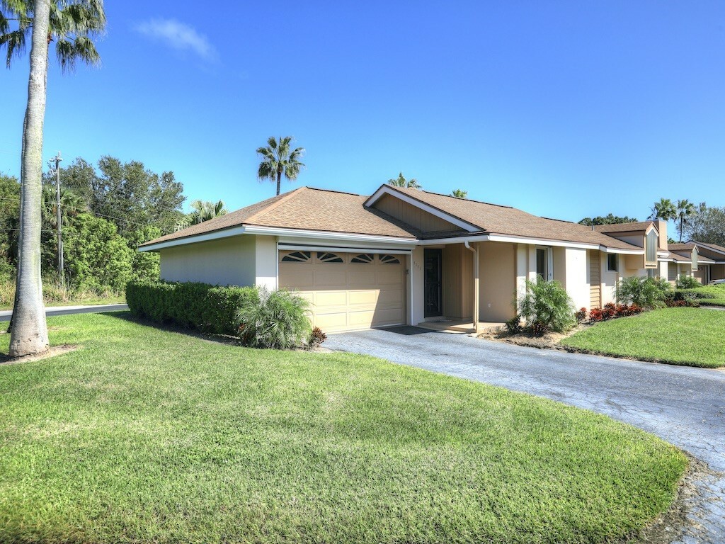 Property Photo:  6269 N Mirror Lake Drive 6269  FL 32958 