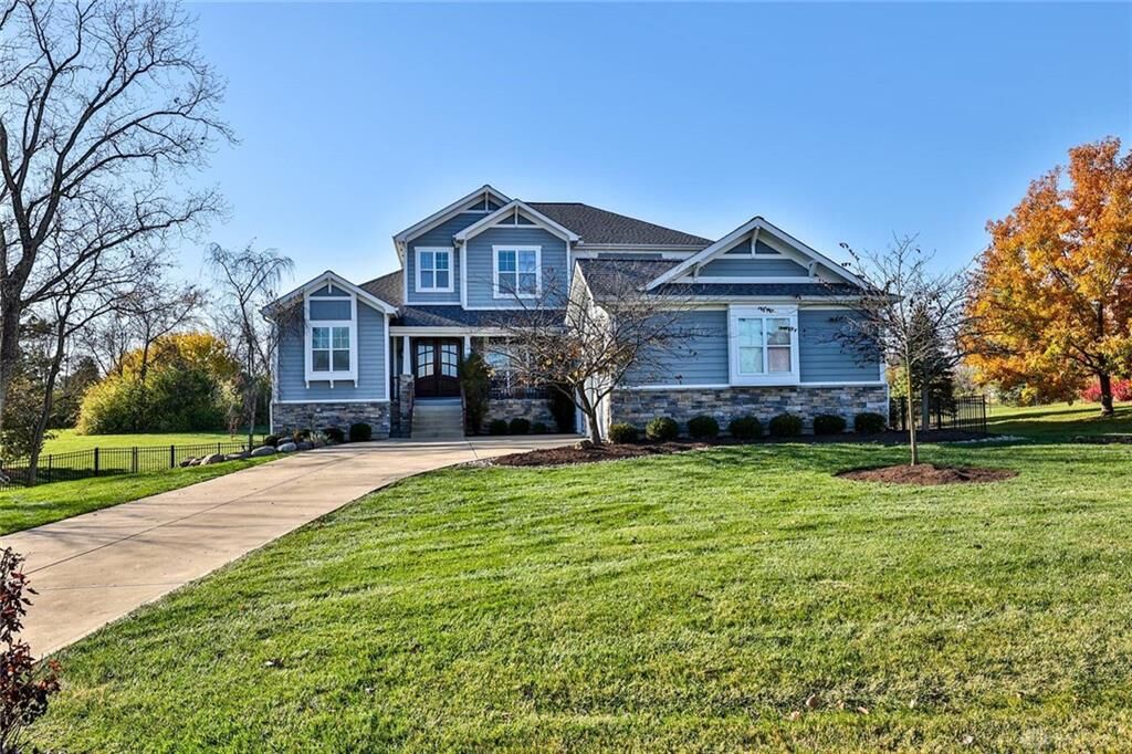 Property Photo:  