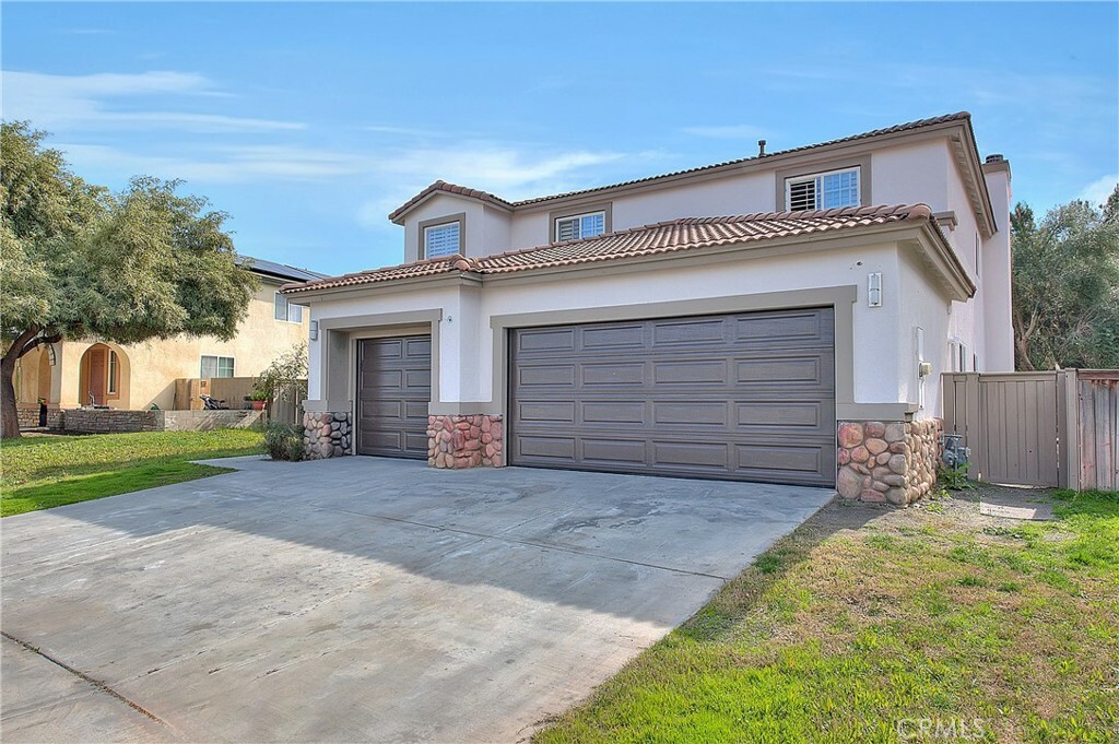 Property Photo:  765 Sweet Clover  CA 92582 