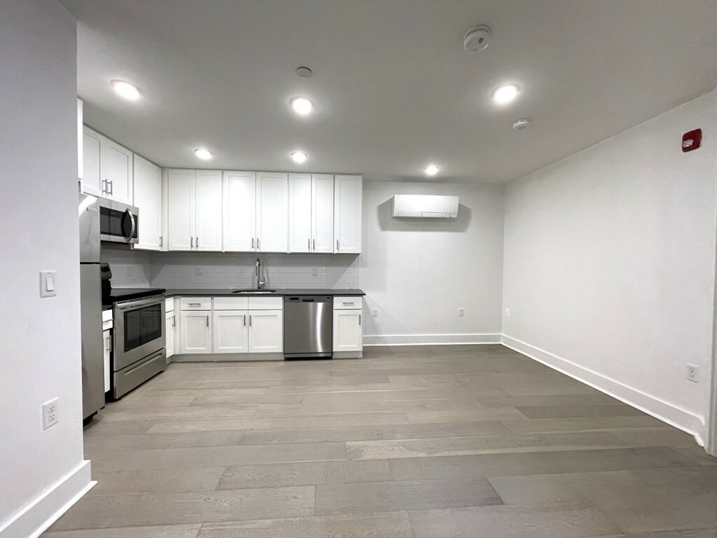 Property Photo: 25 Eleanor Street 106 MA 02150
