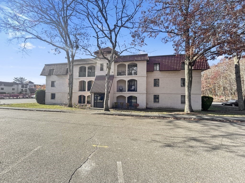 Property Photo: 685 Oak St 21-9 MA 02301