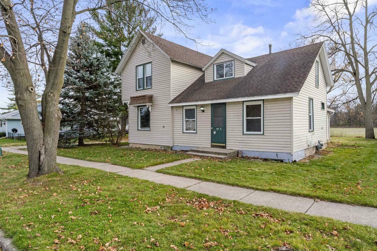 Property Photo:  413 Golden Lane  WI 53563 