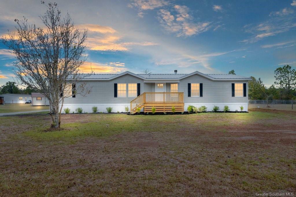 Property Photo: 2061 E Holbrook Circle LA 70663