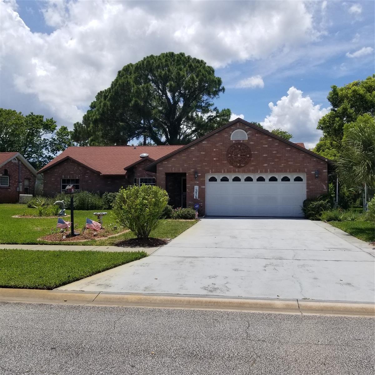 Property Photo: 316 Pine Breeze Drive FL 32141