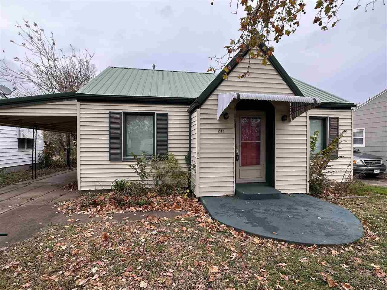 Property Photo:  211 S Peachtree  OK 74601 