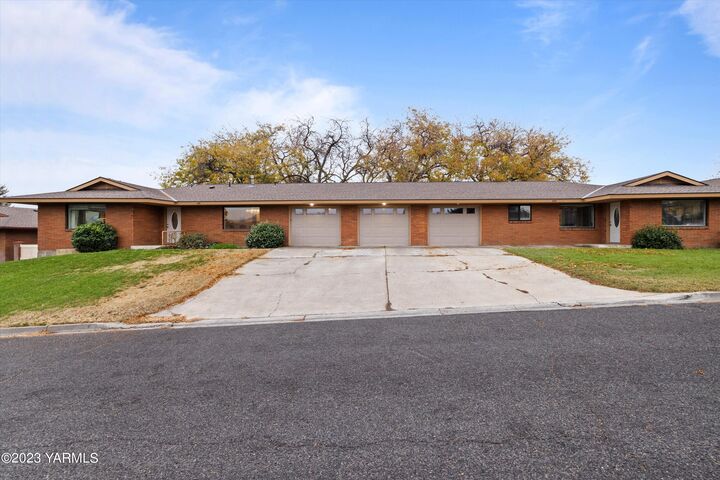 Home for sale in Yakima 632 Estee Ct, Yakima, WA 98908