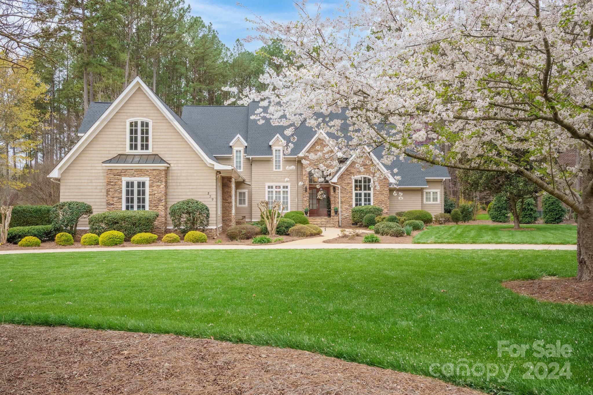 Property Photo:  239 W Glenview Drive  NC 28147 