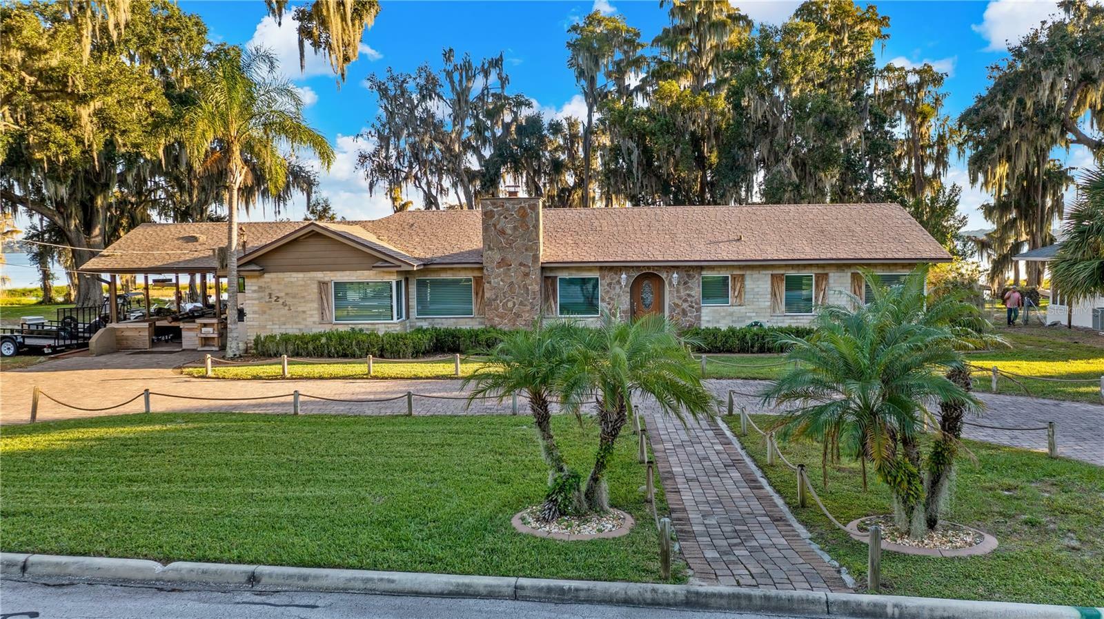 Property Photo:  1241 W Lakeshore Drive  FL 34711 